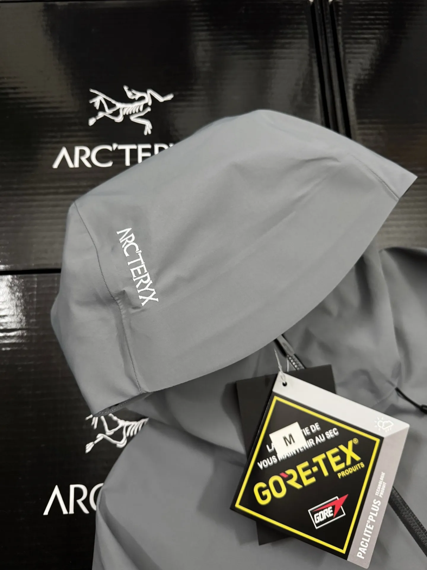 G 02 New Arrival Arcteryx Beta Series SL GORE-TEX Breathable 25SS New Arrival SL Lt ， Lt New Arrival ， ， ， Lt Yb 3D ， Tri-Durance ， Factory 📃 🔍 ， YKK ， ， ， 。 SL ， 。 bluesign@ N 13LGORE-TEX ， Wear-Resistant， 、 Breathable， 。 Storm Hood™ ， Water Tight™ ， ， ， 。 ，VISLON ， Velcro ， Zip-in， ARC TERYX BETA： 。 GORE-TEX： 、 、Breathable 。 ：Black Sizes：S-XXL ：112 116 120 124 128 ： 72 74 76 78 80 ：64.5 66 67.5 69 70.5 ：49.8 51 52.2 53.4 54.6